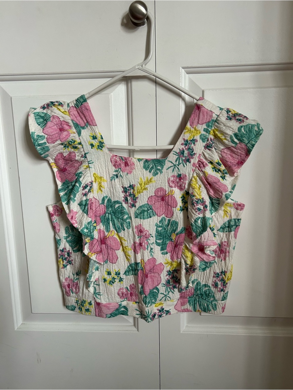 Jessica Simpson White Cropped Floral Ruffle Top with back cutout & button
